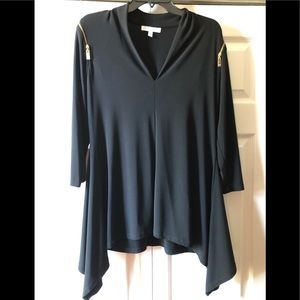 Chaus black polyester/spandex, 3/4 sleeve top, L